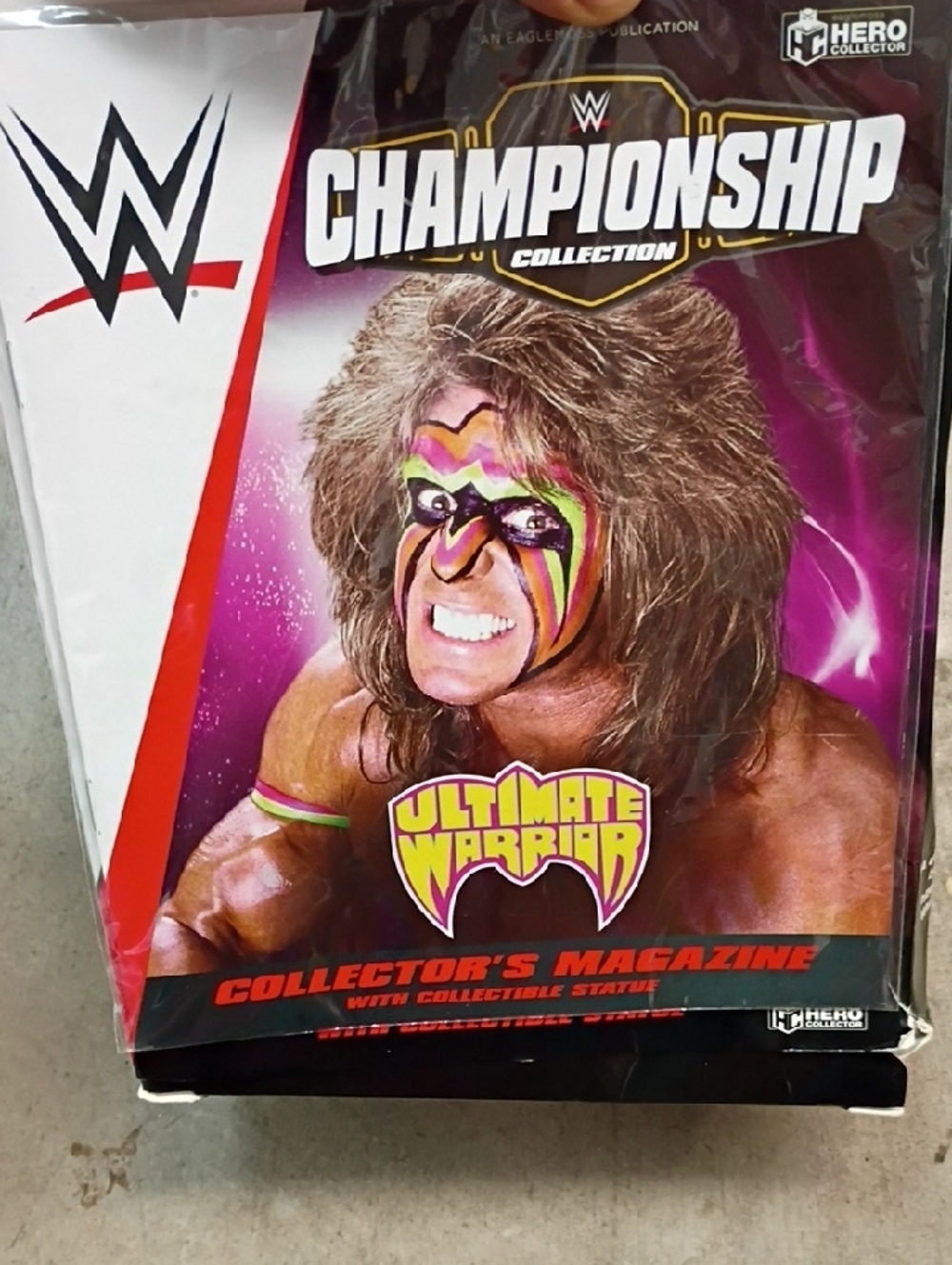 WWE Action Figure with Neon Green Trunks and Multicolor Accessories - Picture 3 of 3